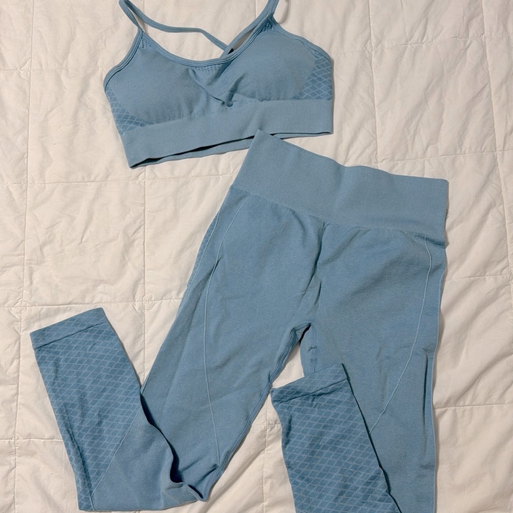 Women size medium light blue workout set